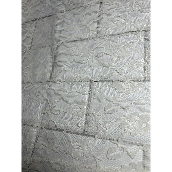 70” X 92” French Lace Tablecloth With Scalloped Edges White - Picture 1 of 7
